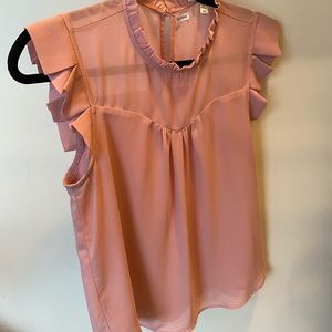 Romantic sleeveless blouse!